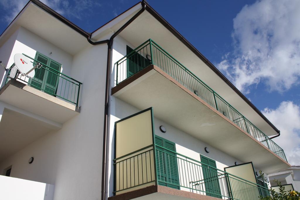 Apartments Juric Brela Esterno foto